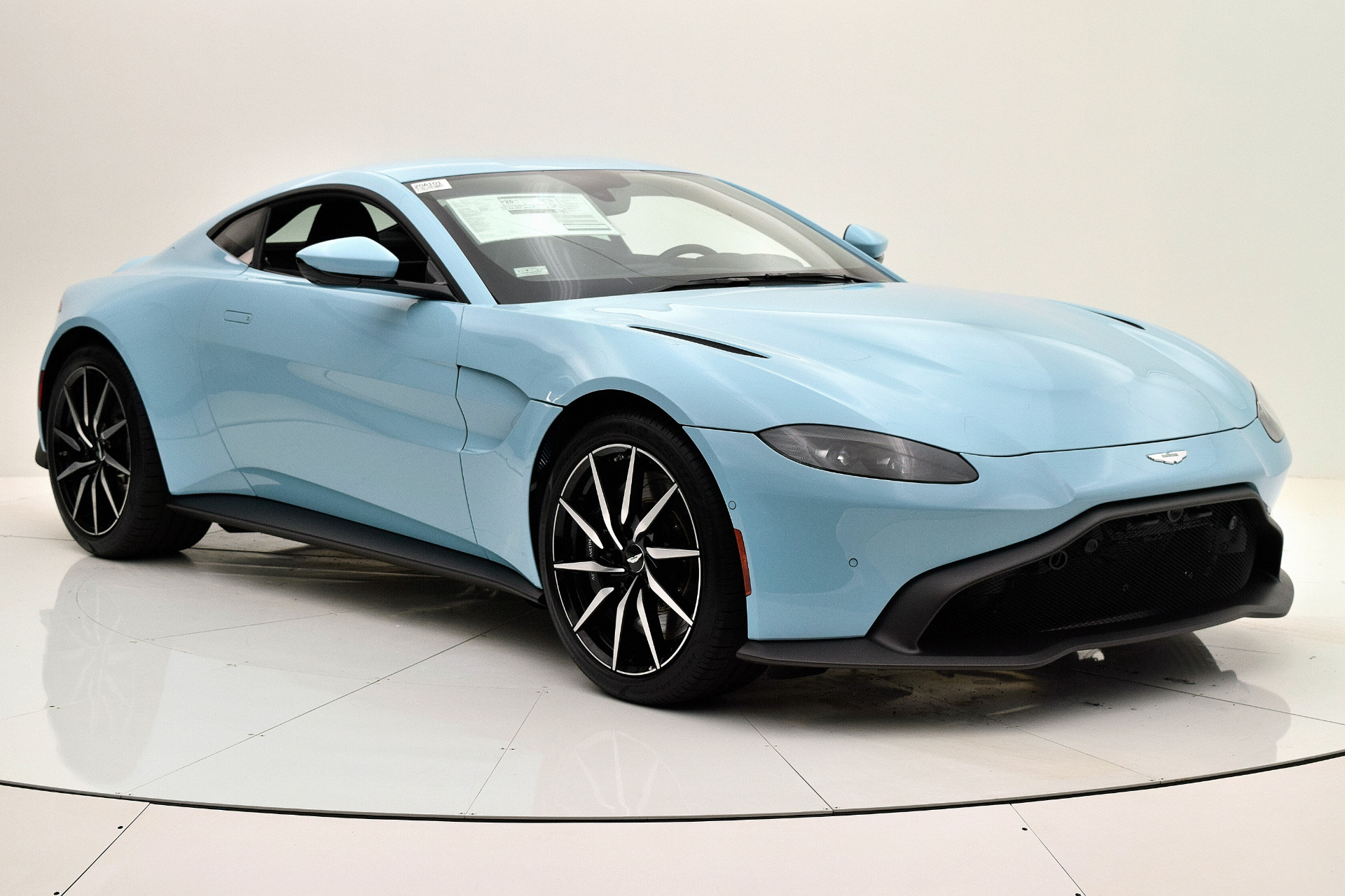 Астон прайс. Астон Мартин Vantage 2020. Aston Martin Vantage 2021. Aston Martin v8 Vantage 2020. Aston Martin Vantage Coupe 2020.