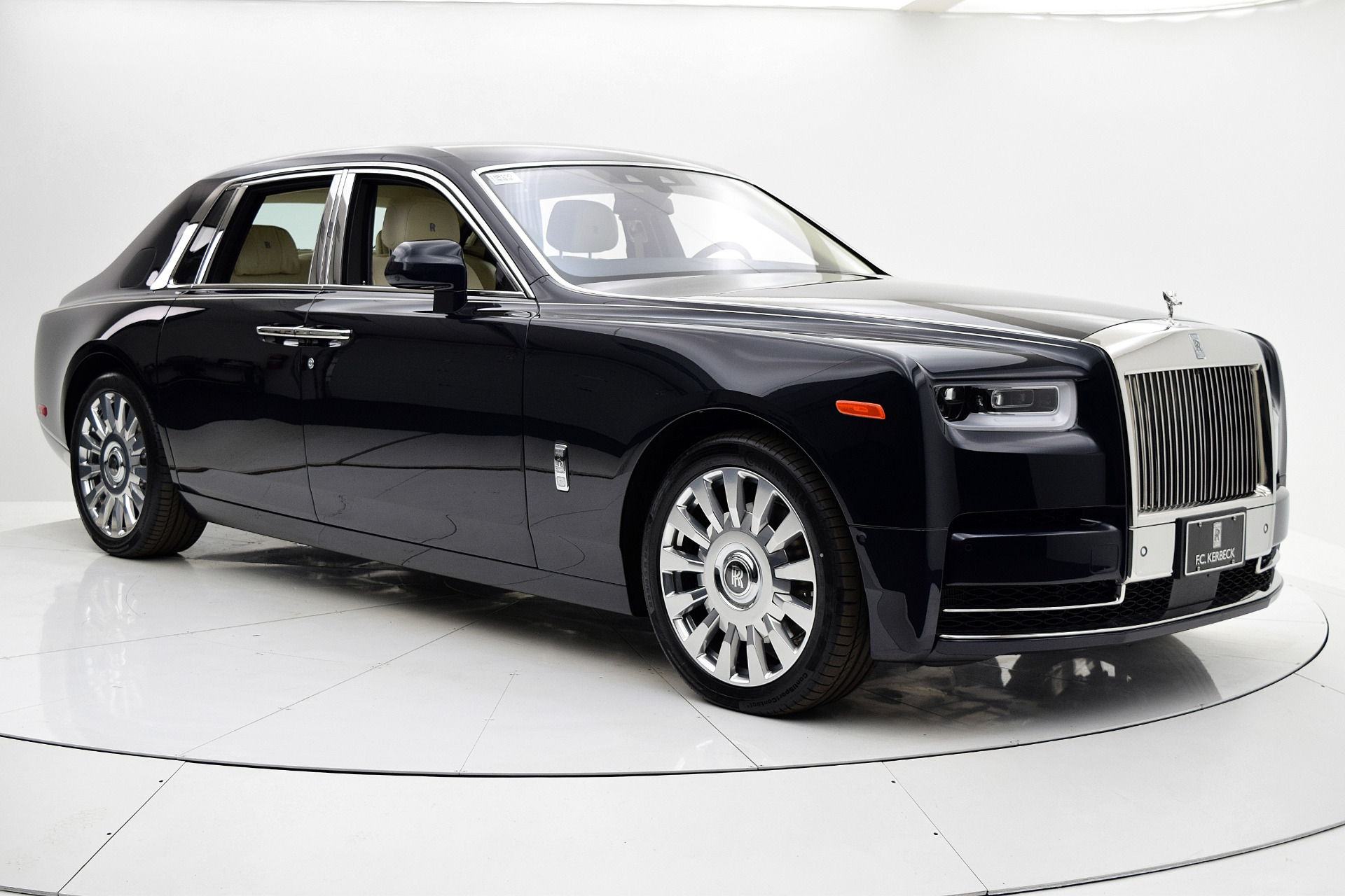 Новый rolls royce phantom фото